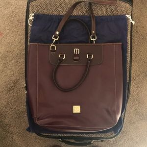 Dooney & Bourke Leather Editors bag. Maroon. Very large tote.